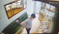 Konya’da kuyumcuyu eşine hediye yalanıyla kandırdı