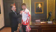 Edremitli genç dövüşçü Malezya’da dünya şampiyonluğu için ringe çıkıyor