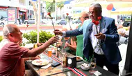 Norveçliler Kemer sokaklarını bayram coşkusuyla doldurdu