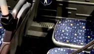 Fatih’te inşaat demiri otobüse saplandı Bir yolcu yaralandı