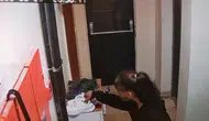 Eskişehirde apartman koridoruna giren hırsızlar bayramlıkları böyle götürdü
