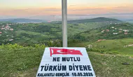 Zonguldaklı gençler köylerinin zirvesine kendi imkanlarıyla bayrak dikti