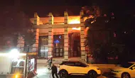Kuşadası merkezinde metruk binada gece yangını korkuttu