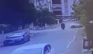 Antalya'da görev başındaki polislerin karıştığı kaza kamerada