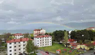 Van Gölü kıyısında yağmur sonrası gökyüzü renk değiştirdi