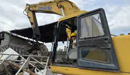 Bursa'da 6 yaşındaki çocuk dev iş makinelerini ustalıkla kullanıyor