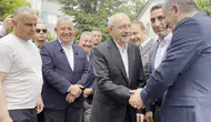 Kılıçdaroğlu bayram mesaisini evinin önünde partililerle geçirdi