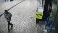 İzmit caddesinde cam kıran şüpheli yakalandı