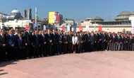 Taksim Meydanı 19 Mayıs için çelenklerle donatıldı