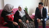 94 yaşındaki şehit annesine bayram ziyareti