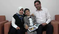 6 yaşındaki otizmli Ali Rıza ilk kitabını yazdı