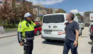 Eskişehir trafiğinde ters yöne giren sürücüden polise ceza tepkisi