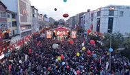 Sultanbeyli’de 19 Mayıs kutlamalarında minik Zeyd için gökyüzü renklendi