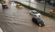 Bozüyük sokakları sağanak sonrası göle döndü