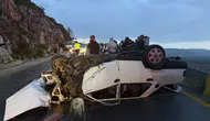 Muğla’da yağışlı yolda kontrolden çıkan araç uçurumun eşiğinden döndü