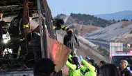 Denizli otoyolunda feci kaza 8 yolcu hayatını kaybetti