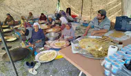 Çameli halkı mezarlıkta bayram sofrasında buluştu