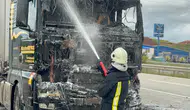 Kırıkkale yolunda kereste yüklü TIR alevlere teslim oldu