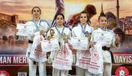 Manisalı genç judocular kürsüden indi