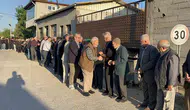 Yamanlı Mahallesinde 110 yıllık bayram geleneği metrelerce kuyruk oluşturdu