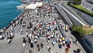 İstanbullular bayramın ikinci gününde Eminönü sokaklarını doldurdu