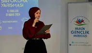 Bilecikli gençler şiirleriyle salonu büyüledi