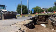 İskenderun sanayisinde ana su borusu patladı dükkanları su bastı