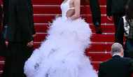 Demet Özdemir Cannes kırmızı halısında Türk modasını temsil etti