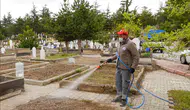 Melikgazi sakinleri bayram ziyaretleri için kabristanlara hazırlanıyor