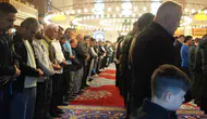 Balıkesir protokolü bayram namazında bir araya geldi