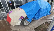 Tokatlı sürücü selden korkunca otomobilini ağaca bağladı