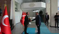 Iğdır Valiliği bayram sabahı kapılarını vatandaşlara açtı