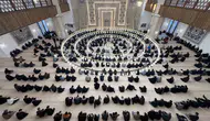 Kars halkı bayram sabahı camilere akın etti