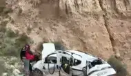 Kars'ta 300 metrelik uçuruma yuvarlanan araçtan son anda atladılar