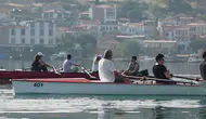 Ayvalık Sarımsaklı Plajı kürek sporcularını ağırlıyor