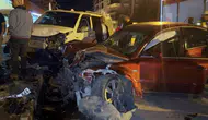 Aksaray’da alkollü sürücü park halindeki araçlara daldı