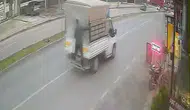 Adana sokaklarında motosikletli et hırsızlığı kameraya yansıdı