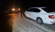 Çorum yolundaki derin çukurlar sürücülere zor anlar yaşattı