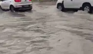 Ankara'da ani bastıran yağış trafiği felç etti