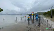 Almus Barajı doldu taştı Çocuk parkı sulara gömüldü