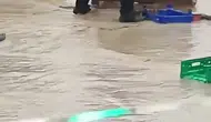 Samsun'da sağanak yağışta trafik polisinin mesai mücadelesi