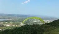 Bursa'da yamaç paraşütçüsü ormanlık alana çakıldı