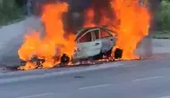 Keles yolunda seyir halindeki otomobil küle döndü