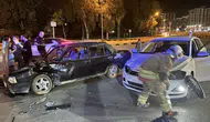 İskenderun Tayfur Sökmen Bulvarında iki araç birbirine girdi