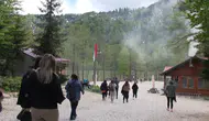 Borçka Karagöl bayram tatilinde doğa tutkunlarının akınına uğradı