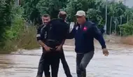 Mersin'de sel sularına kapılan vatandaş ölümden döndü