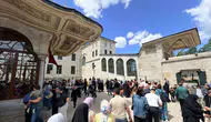 İstanbul Fethi coşkusu Fâtih Sultan Mehmed’in türbesinde yaşanıyor