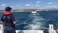 Didim açıklarında motoru bozulan teknedekiler yardım bekledi