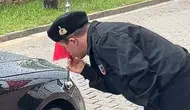 Sivaslı Ömer’in askerlik günündeki bayrak sevgisi herkesi duygulandırdı