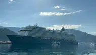 Marmaris limanlarına dev gemilerle binlerce turist akını
